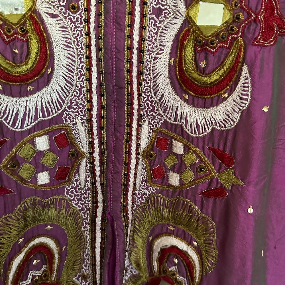 Embroidered Blouse - Picture 7 of 9